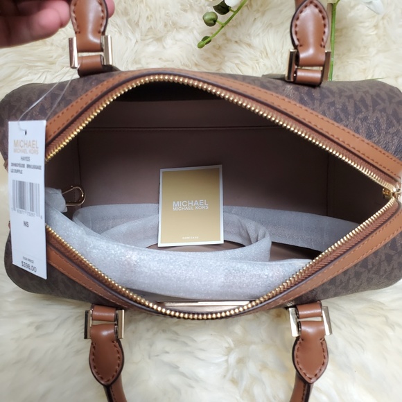 🔥SALE🔥 Michael Kors Hayes Large Duffle Handbag - Picture 7 of 8